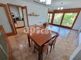 Pis, 95.00 m², حافلة قرب والقطار, جديد تقريبا