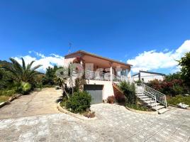 Casa (unifamiliar aislada), 215.00 m², cerca de bus y tren