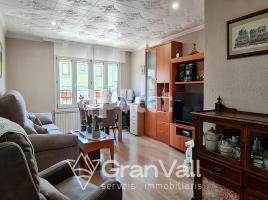 Apartament, 84.00 m², 附近的公共汽車和火車
