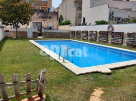 Pis, 71.00 m², près de bus et de train, presque neuf