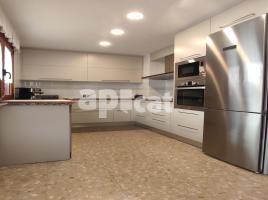 Casa (unifamiliar adossada), 194.00 m², prop de bus i tren, Calle de la Cerdanya