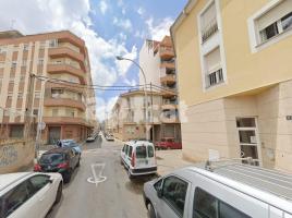 Pis, 64.00 m², حافلة قرب والقطار, جديد تقريبا
