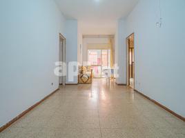 Pis, 80.00 m², prop de bus i tren, Calle Siurana, 2