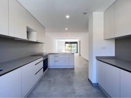 Detached house, 221.00 m², almost new
