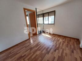 Pis, 67.00 m², près de bus et de train