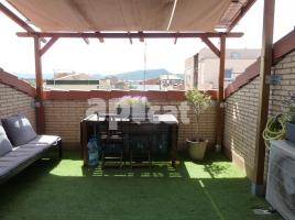 Dúplex, 105.00 m², cerca de bus y tren, seminuevo