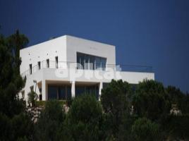 Houses (villa / tower), 550.00 m², 4 bedrooms, near bus and train, almost new