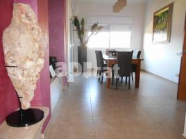 Houses (villa / tower), 450.00 m², near bus and train, almost new, Calle d'Olof Palme