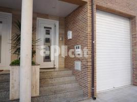 Houses (terraced house), 191.00 m², near bus and train, almost new, Calle Benicarlo
