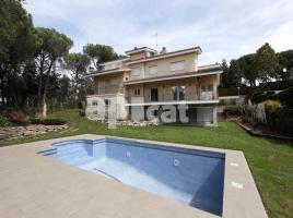 Houses (villa / tower), 417.00 m², near bus and train