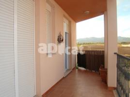 Flat, 110.00 m², near bus and train, almost new