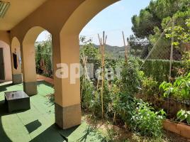 Houses (villa / tower), 349.00 m², near bus and train, almost new