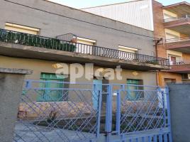 Property Vertical, 384.00 m², near bus and train, Calle d'Avinyonet, 73