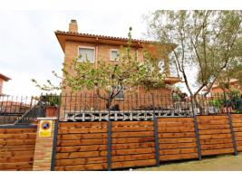 Detached house, 250.00 m², almost new