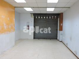 For rent business premises, 130.00 m², near bus and train