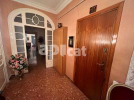 Flat, 215.00 m², close to bus and metro