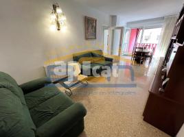 Flat, 93.00 m², close to bus and metro