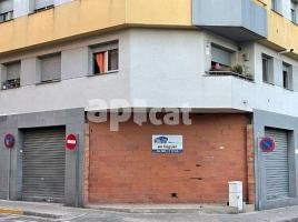 For rent business premises, 100.00 m², near bus and train, almost new