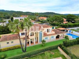 Houses (villa / tower), 329.00 m², almost new
