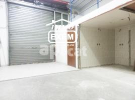 For rent business premises, 135.00 m², near bus and train